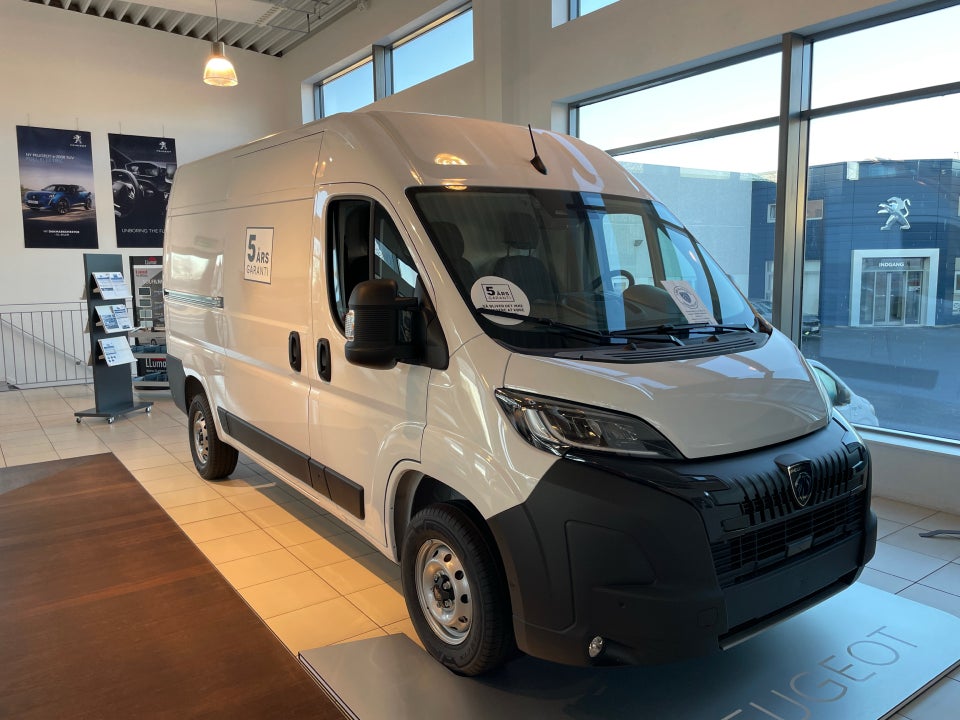 Peugeot Boxer 333 2,2 BlueHDi 140 L2H2 Premium