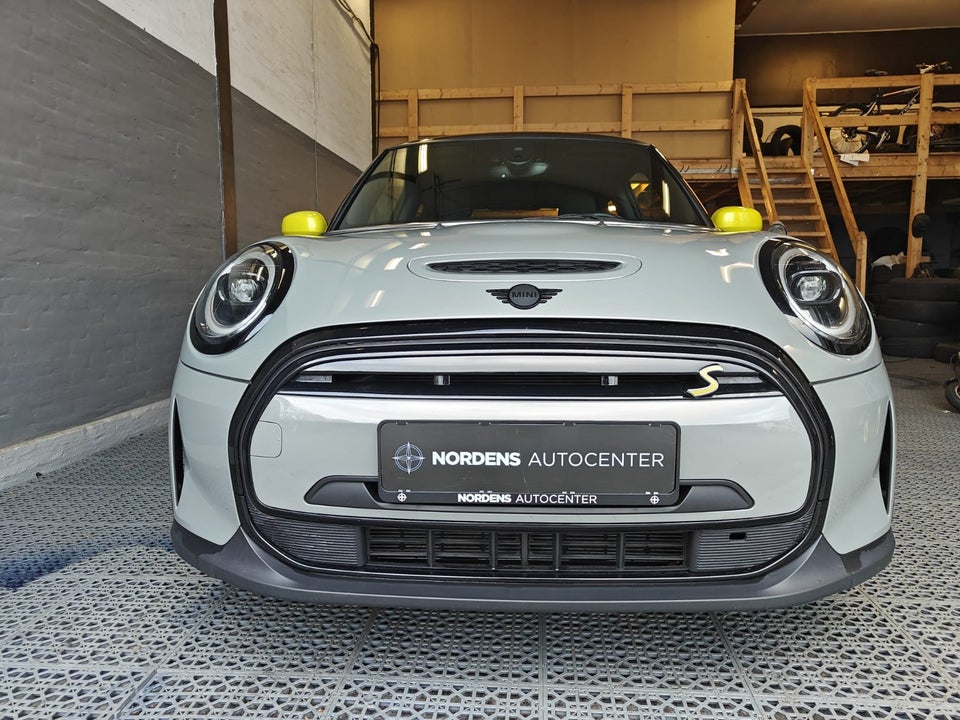 MINI Cooper SE Essential 3d