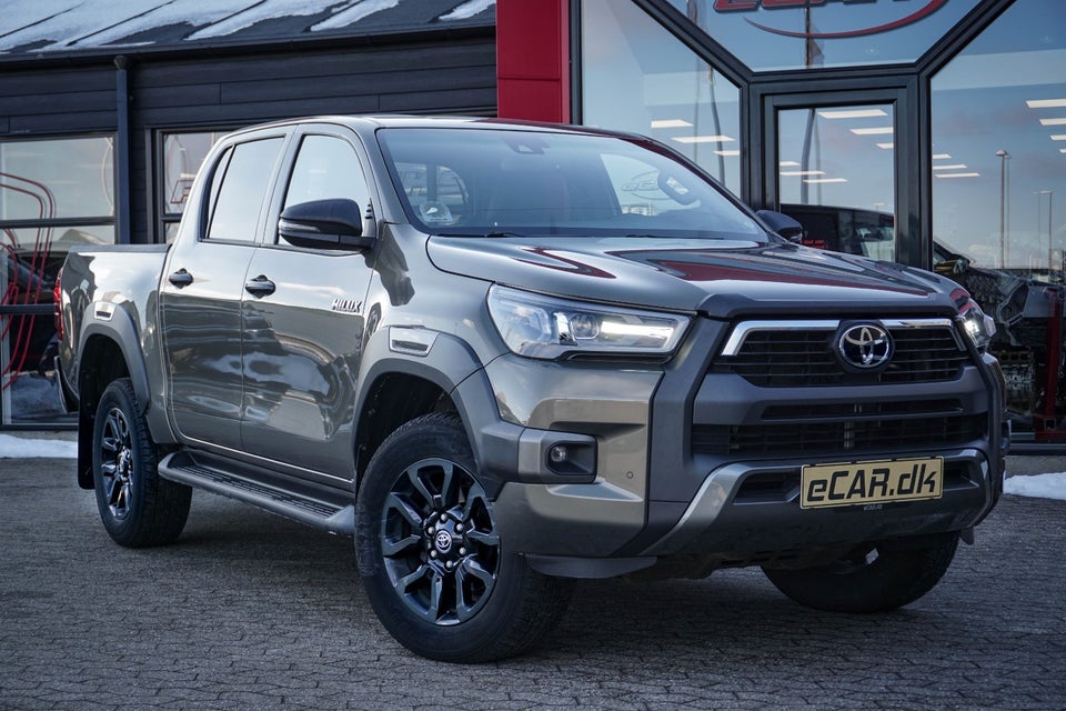 Toyota HiLux 2,8 D T4 Invincible Db.Kab aut. 4d