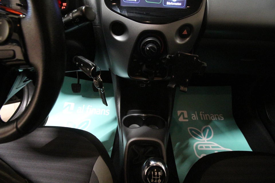 Toyota Aygo 1,0 VVT-i x-plore x-shift 5d