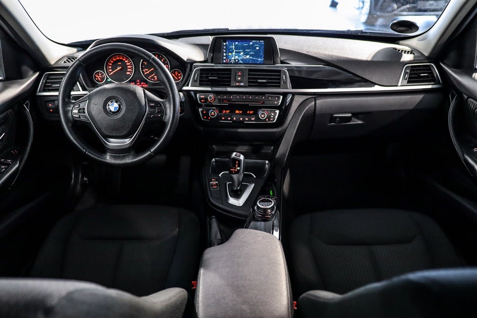 BMW 320d 2,0 Touring Advantage aut. 5d