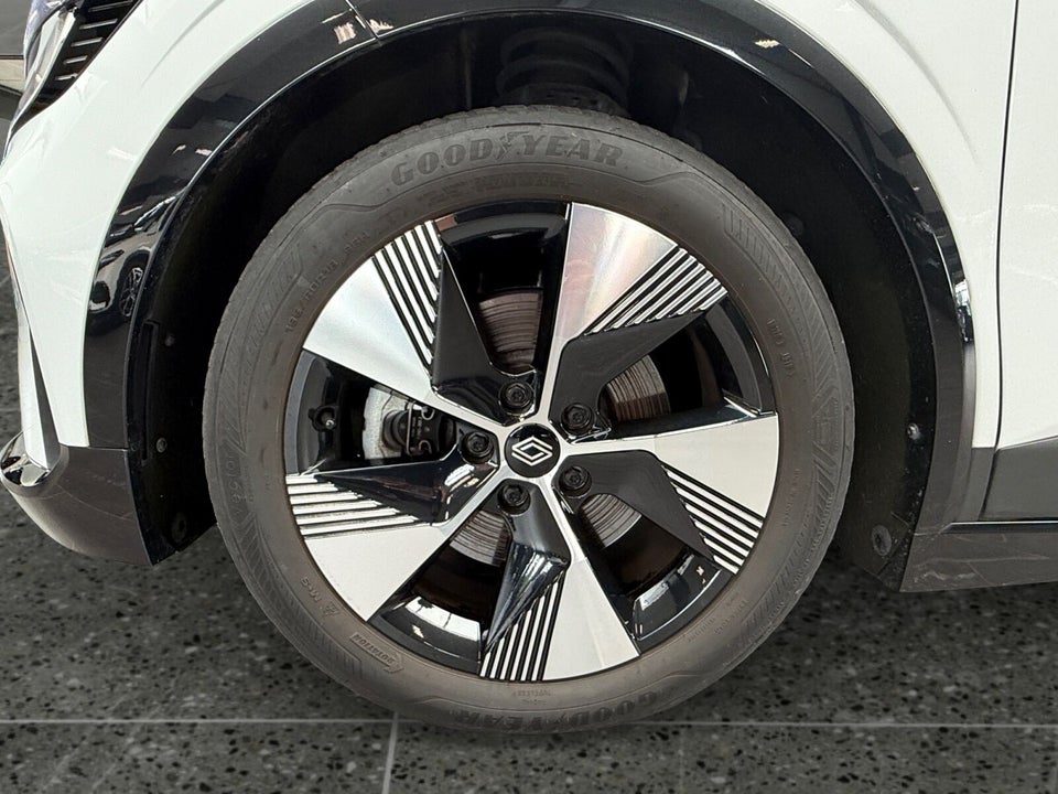 Renault Megane E-Tech 40 Equilibre 5d