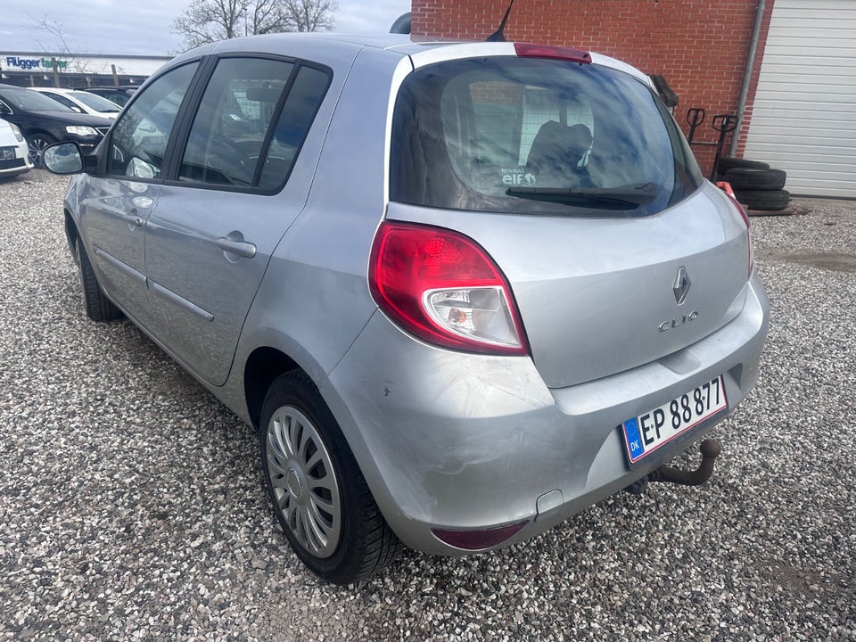 Renault Clio III 1,2 16V Authentique 5d