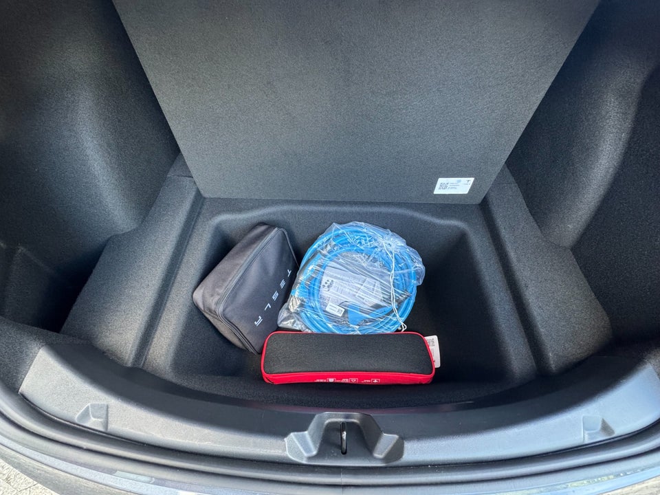 Tesla Model 3 Long Range AWD 4d
