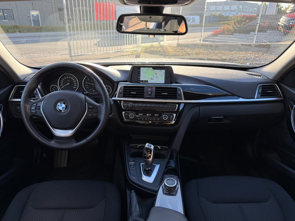 BMW 320i 2,0 Touring Advantage aut. 5d