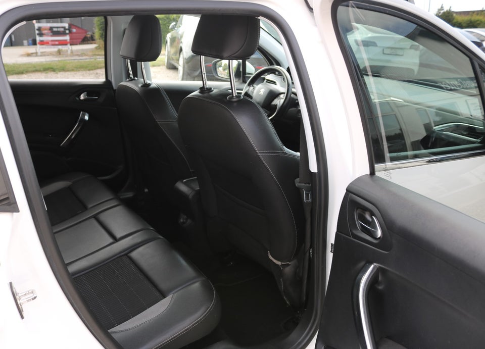 Peugeot 2008 1,6 BlueHDi 100 Allure 5d