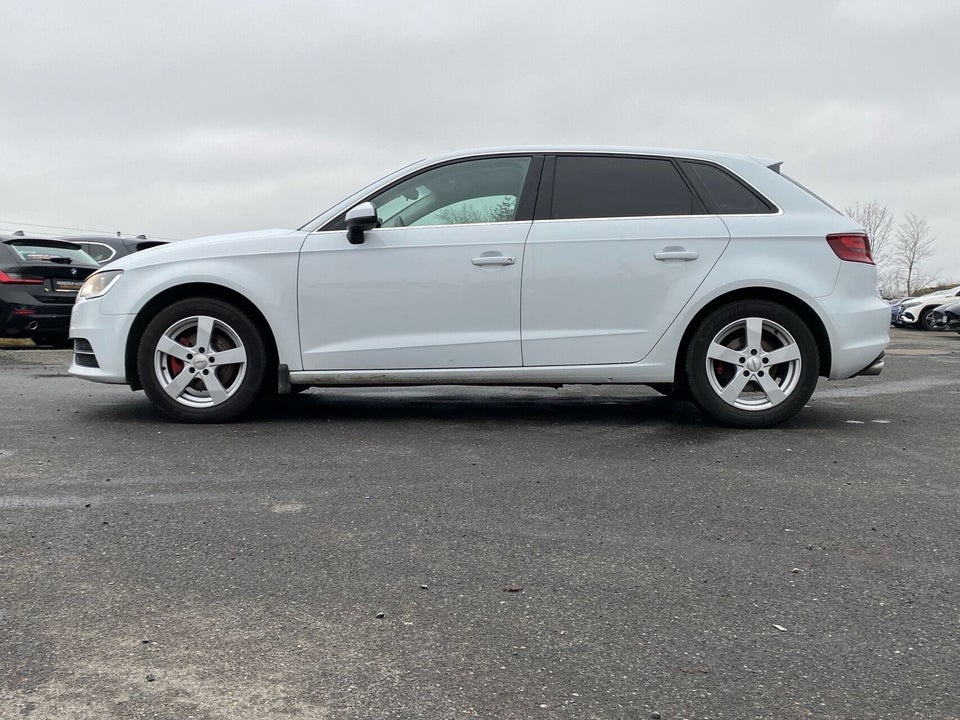 Audi A3 2,0 TDi 150 Ambiente Sportback 5d