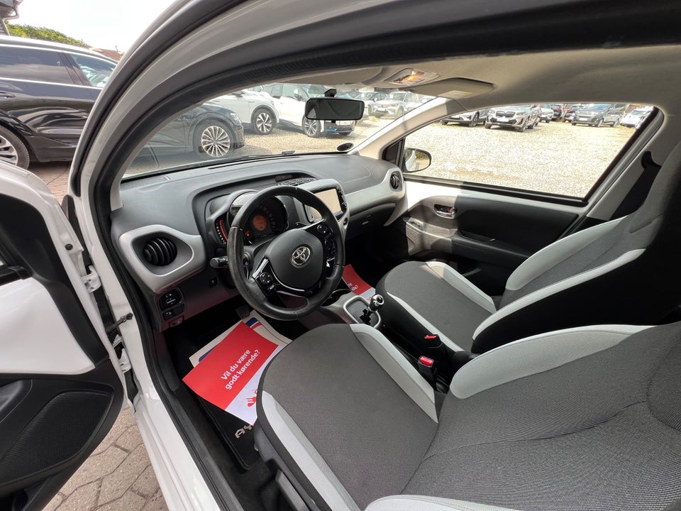 Toyota Aygo 1,0 VVT-i x-play x-shift 5d