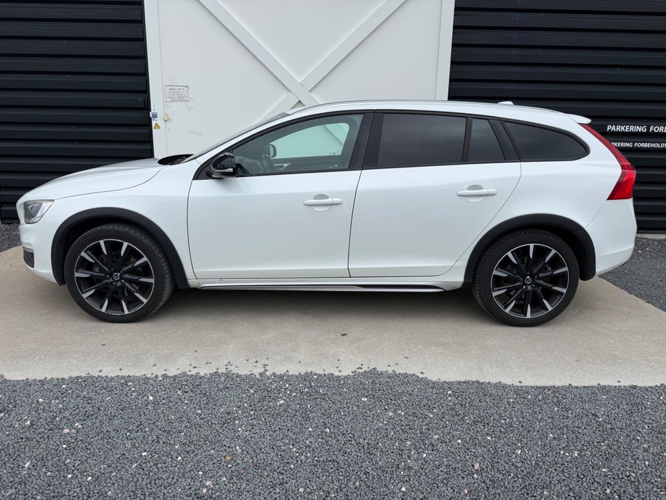 Volvo V60 CC 2,0 T5 245 Momentum aut. 5d