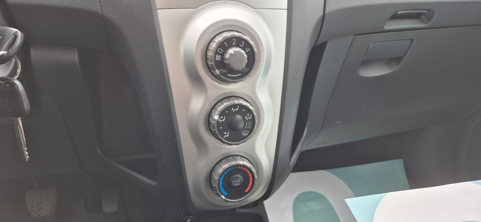 Toyota Yaris 1,3 Sol 5d