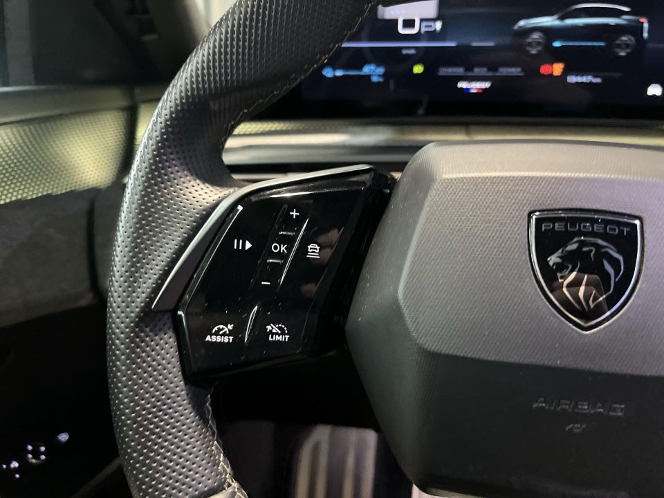 Peugeot e-3008 77 GT Pack 5d