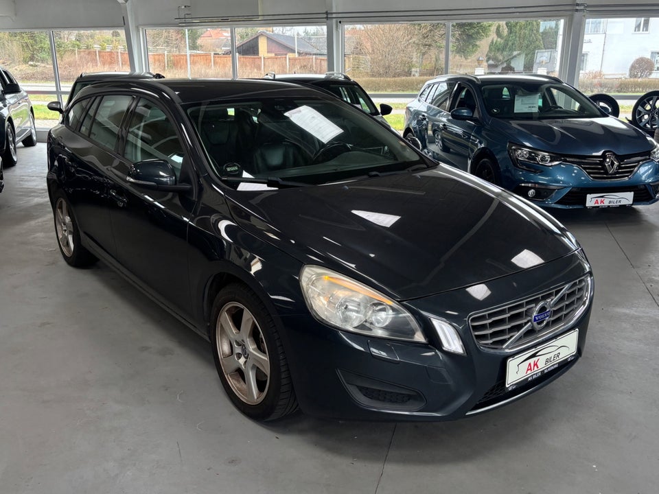 Volvo V60 2,0 T Kinetic aut. 5d
