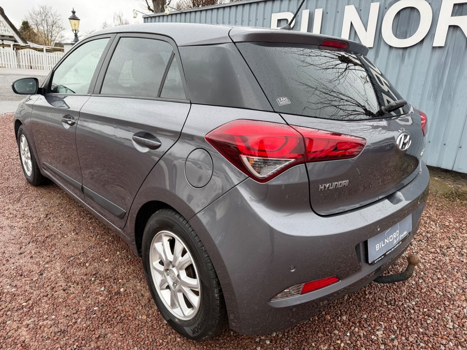 Hyundai i20 1,25 EM-Edition 5d