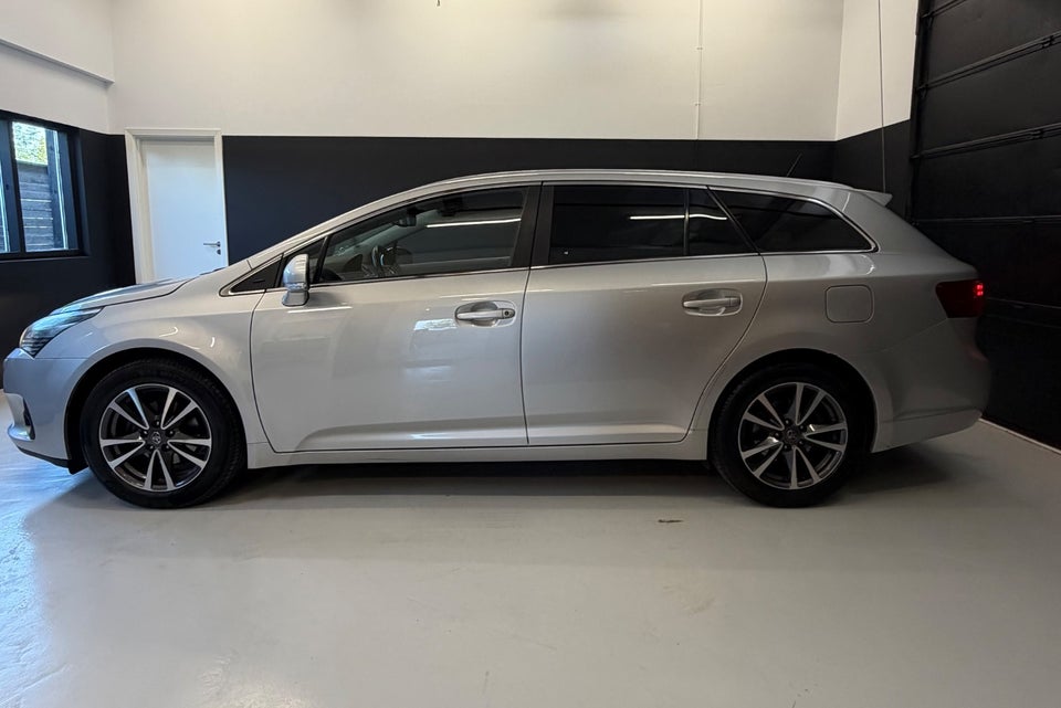 Toyota Avensis 1,8 VVT-i T2 Touch stc. 5d