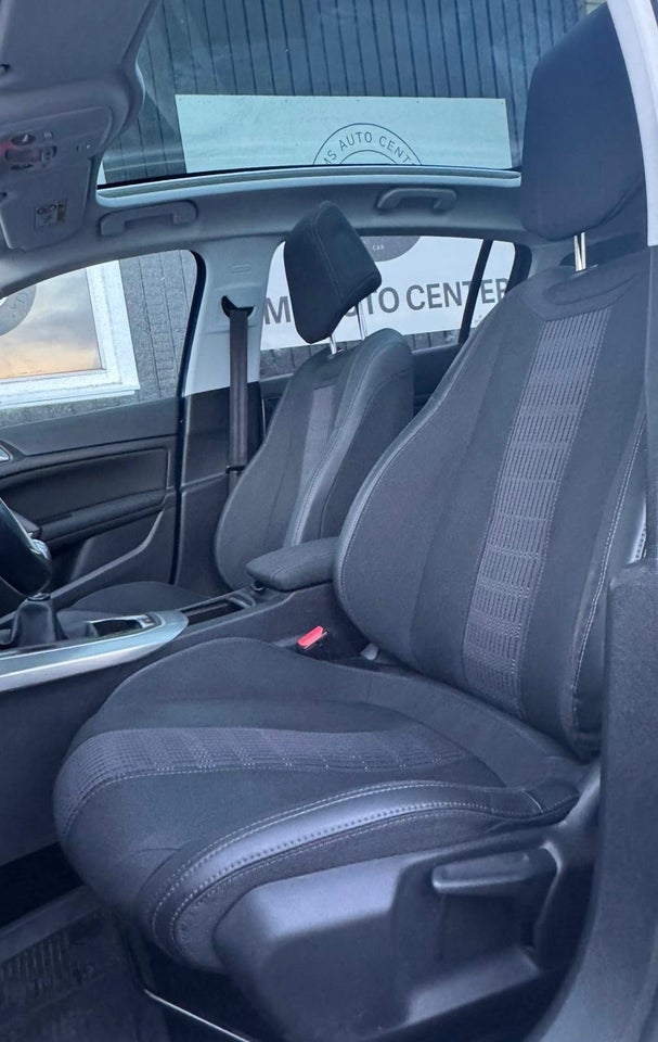 Peugeot 308 1,2 e-THP 130 Allure Sky 5d