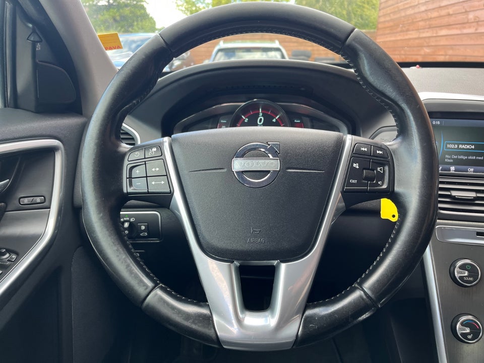 Volvo XC60 2,4 D5 215 Momentum aut. AWD 5d