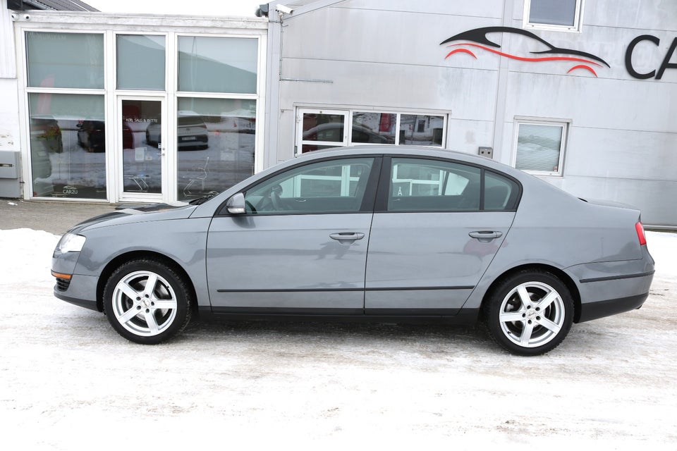 VW Passat 2,0 FSi Trendline 4d