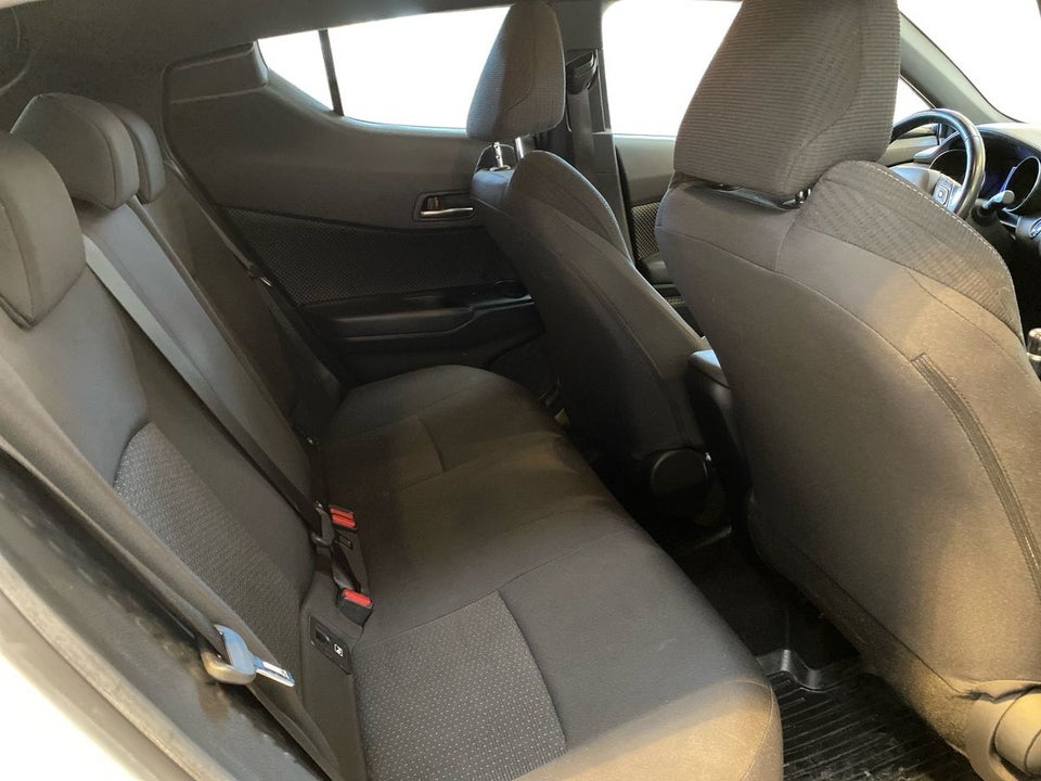 Toyota C-HR 1,8 Hybrid Premium Selected CVT 5d