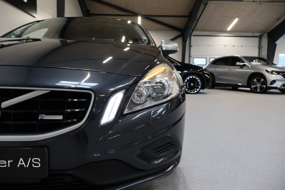 Volvo S60 2,4 D5 215 R-Design aut. 4d
