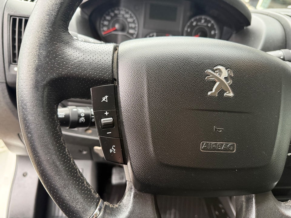 Peugeot Boxer 333 2,2 BlueHDi 140 L2H2 Premium