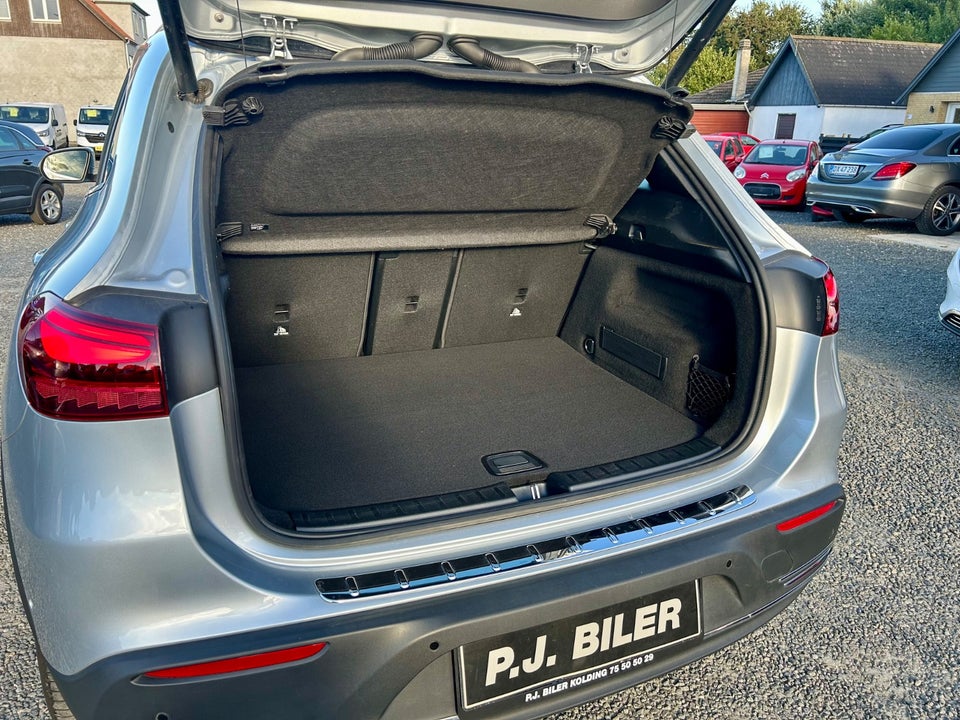 Mercedes EQA300 Progressive 4Matic 5d