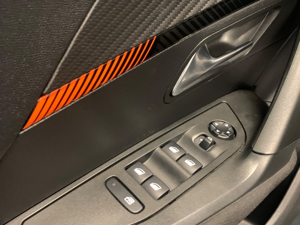 Peugeot 2008 1,2 PureTech 100 Active 5d