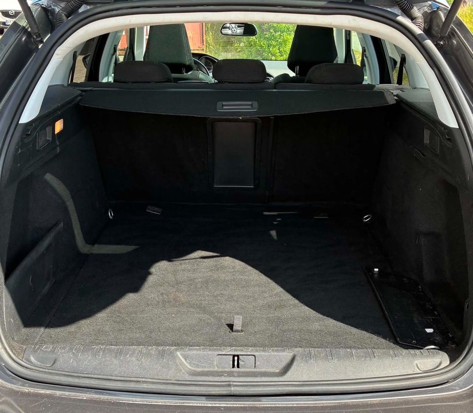 Peugeot 308 1,2 e-THP 130 Allure Sky SW 5d
