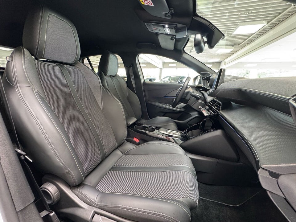 Peugeot e-208 54 GT 5d