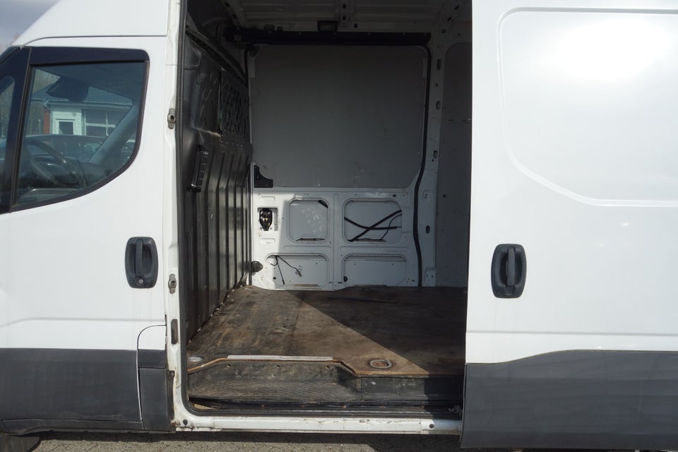 Iveco Daily 2,3 35S16 12m³ Van AG8
