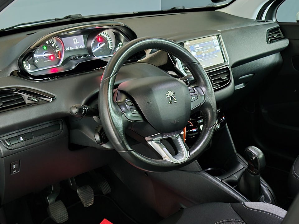 Peugeot 208 1,2 VTi 82 Allure Sky 5d