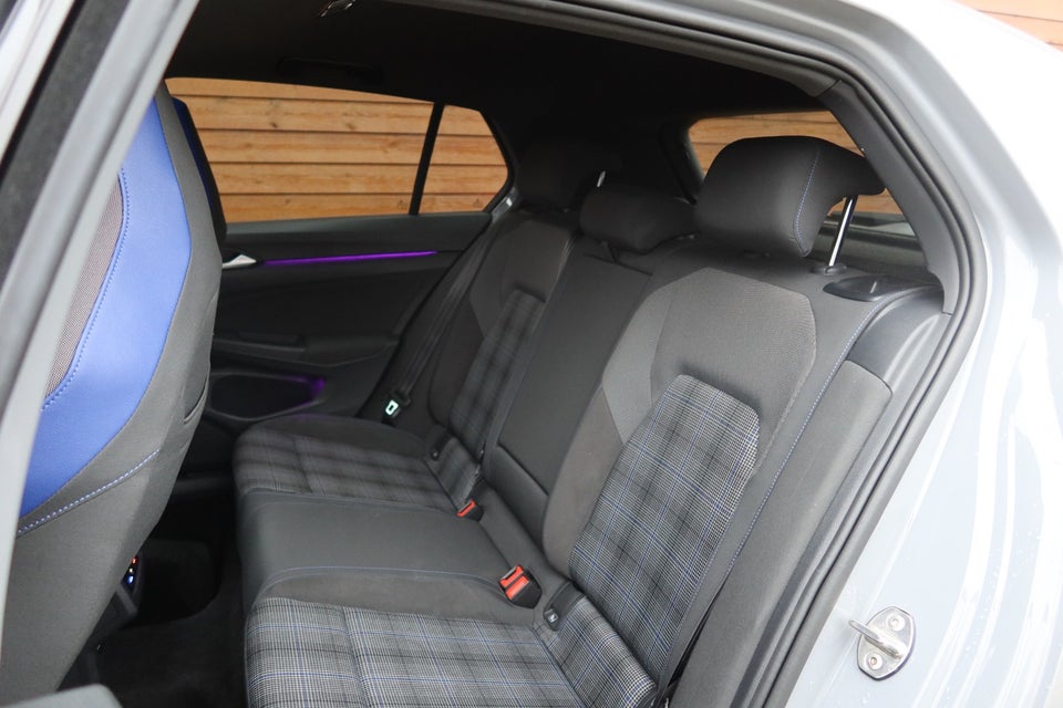 VW Golf VIII 1,4 GTE DSG 5d