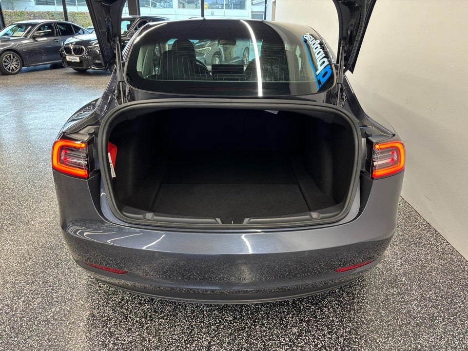 Tesla Model 3 Standard Range+ RWD 4d