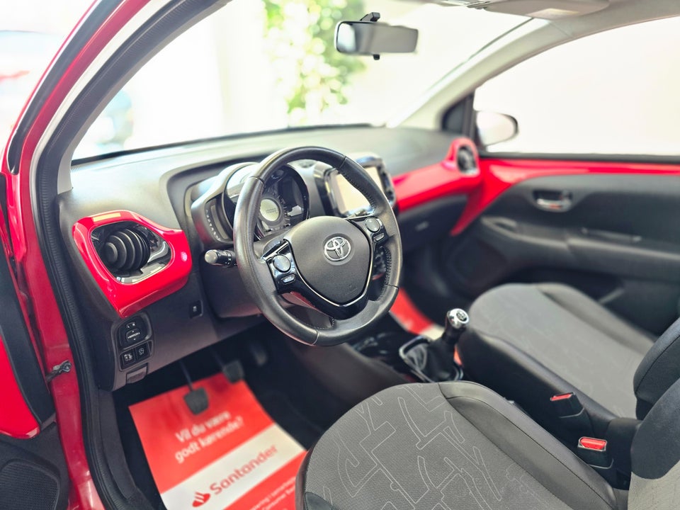 Toyota Aygo 1,0 VVT-i x-wave Sky 5d