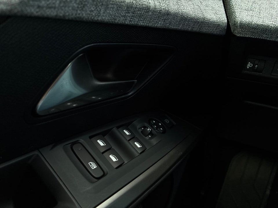 Peugeot e-5008 77 Allure 7prs 5d