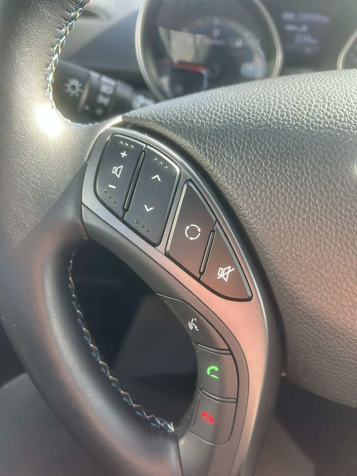 Hyundai i30 1,6 CRDi 110 EM-Edition 5d