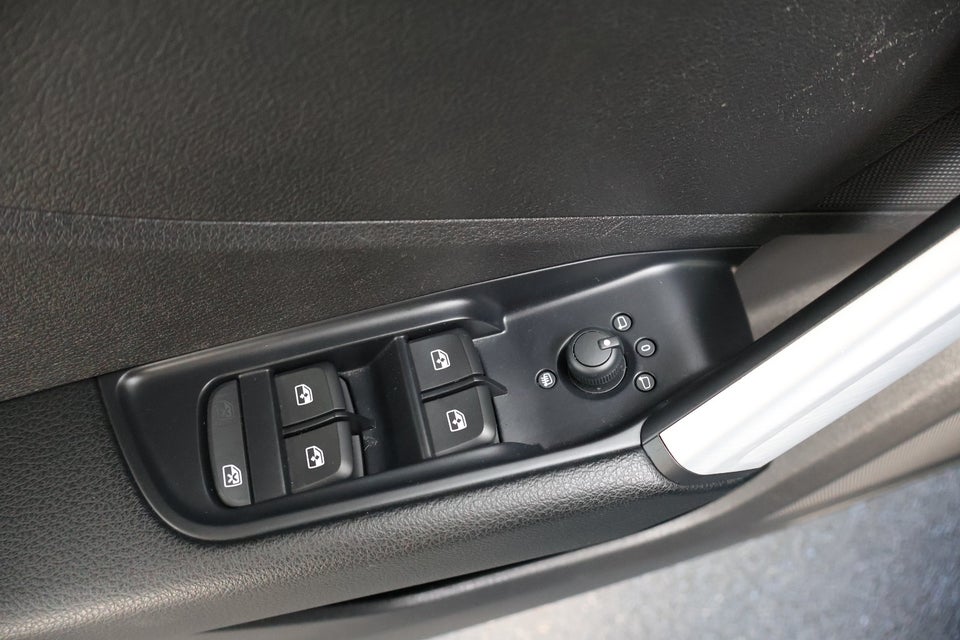 Audi Q2 30 TDi S-tr. 5d