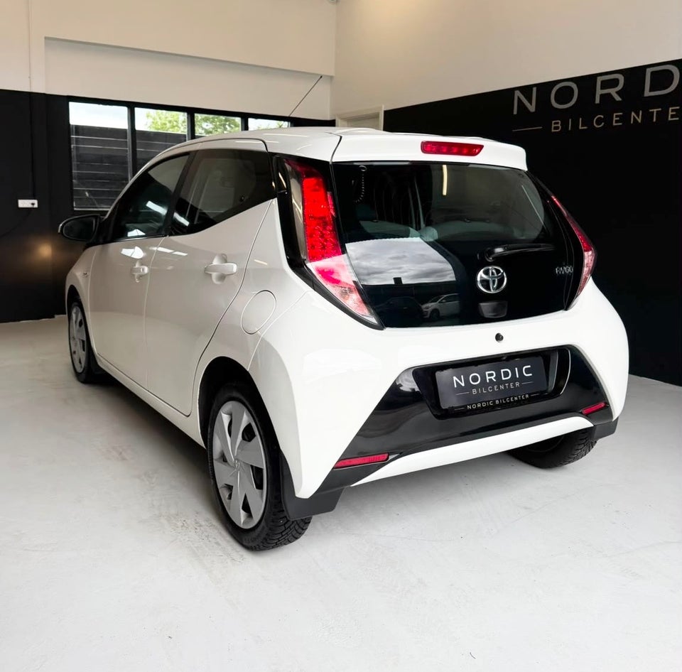 Toyota Aygo 1,0 VVT-i x-play x-touch 5d