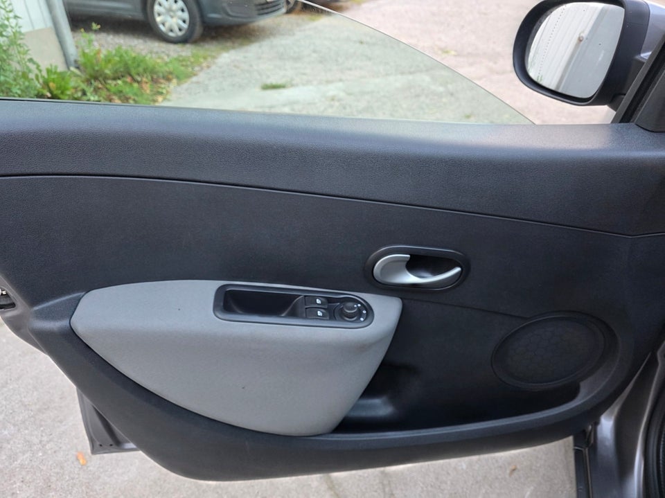 Renault Clio IV 1,2 16V Expression 5d