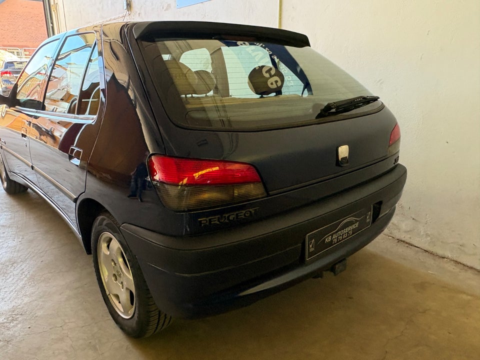 Peugeot 306 1,8 16V Eden Park 5d