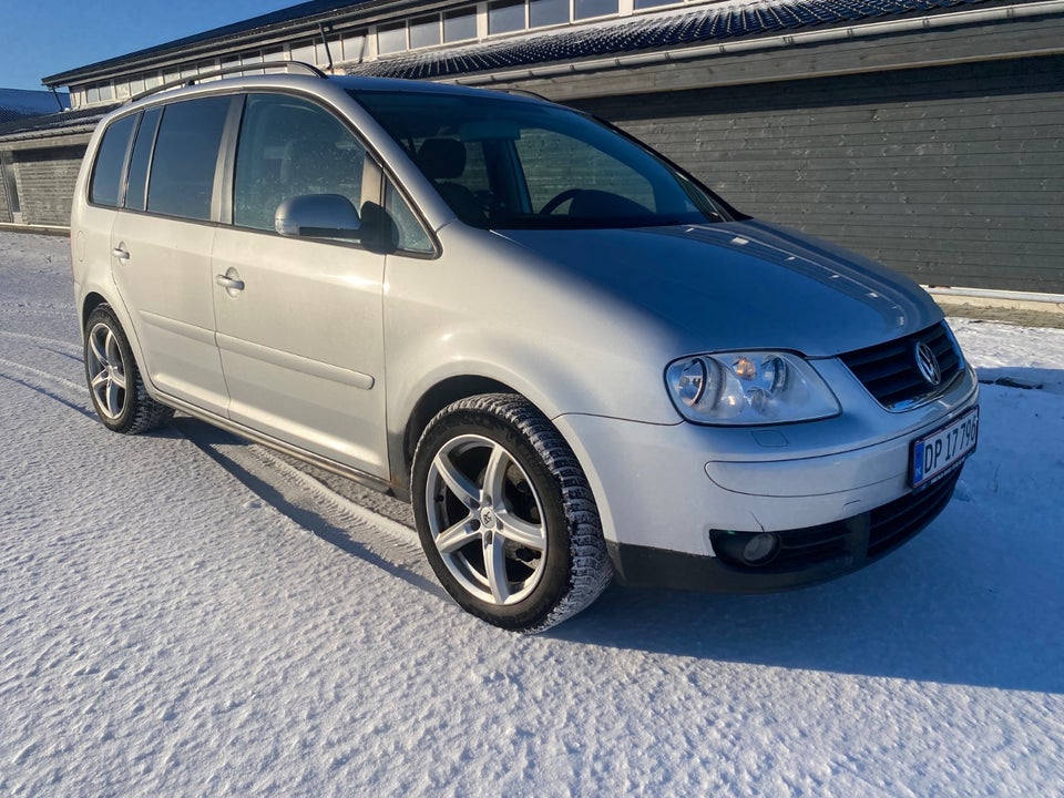VW Touran 1,6 FSi 5d