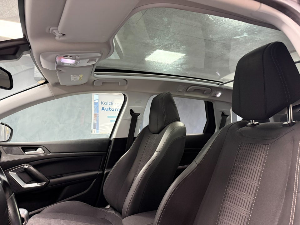 Peugeot 308 1,5 BlueHDi 130 Allure Sky 5d