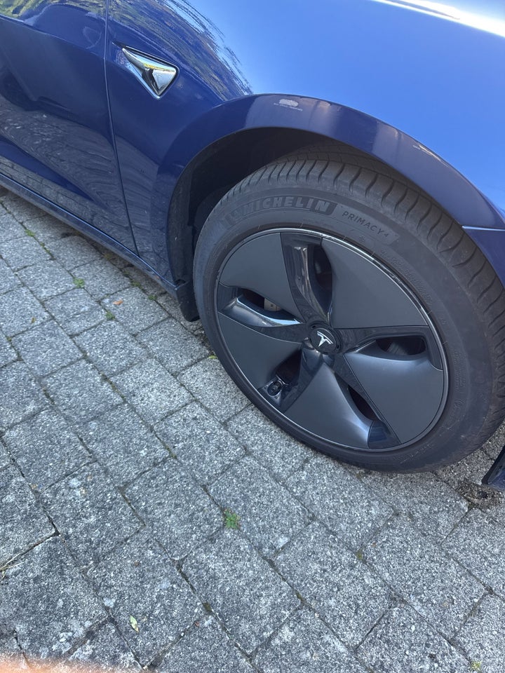 Tesla Model 3 Long Range AWD 4d