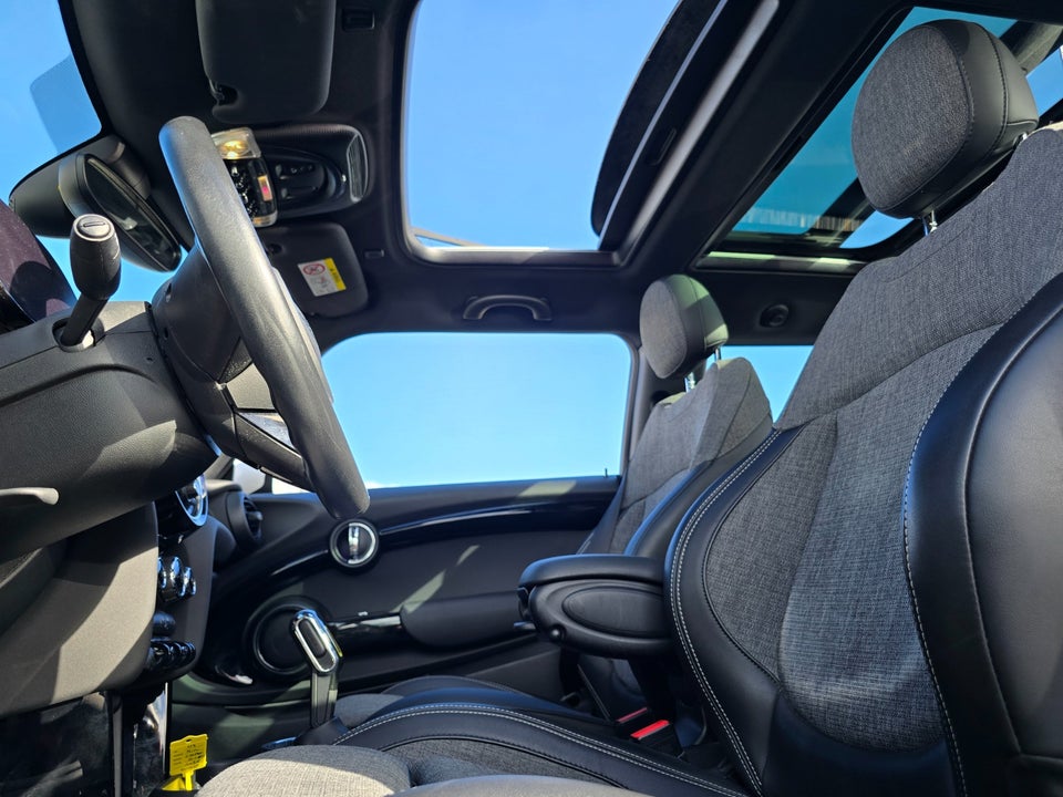 MINI Cooper SE Greenwich 3d