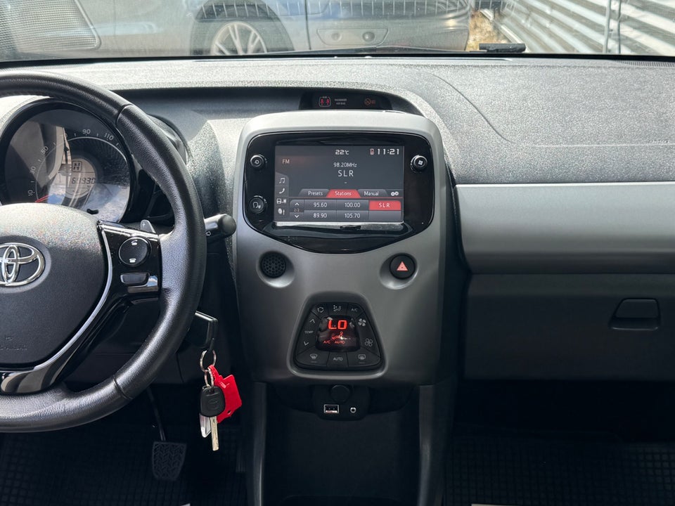 Toyota Aygo 1,0 VVT-i x-press x-shift 5d