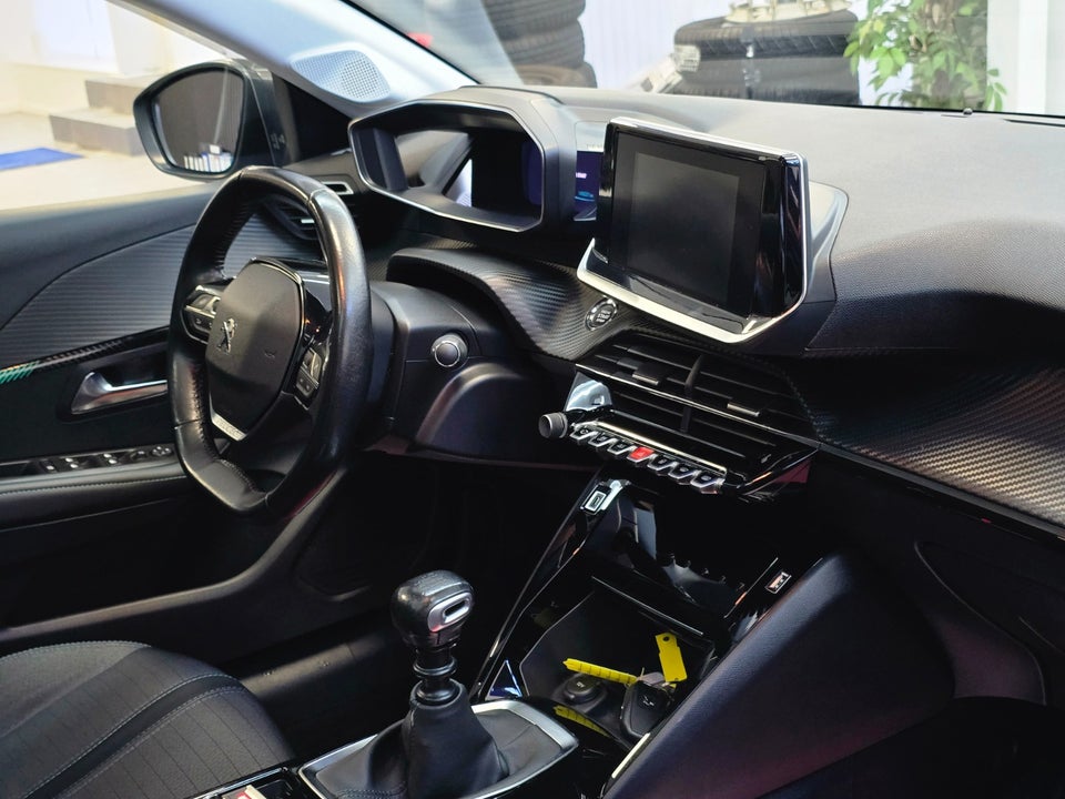 Peugeot 208 1,2 PureTech 100 Allure Sky 5d