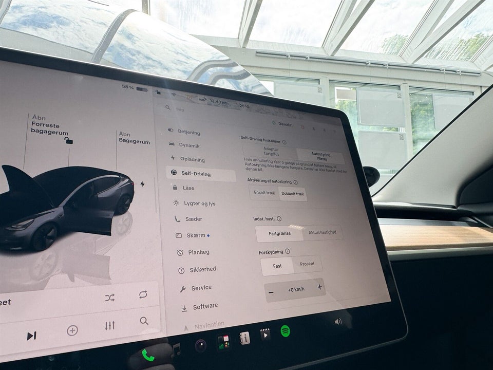 Tesla Model 3 Long Range AWD 4d