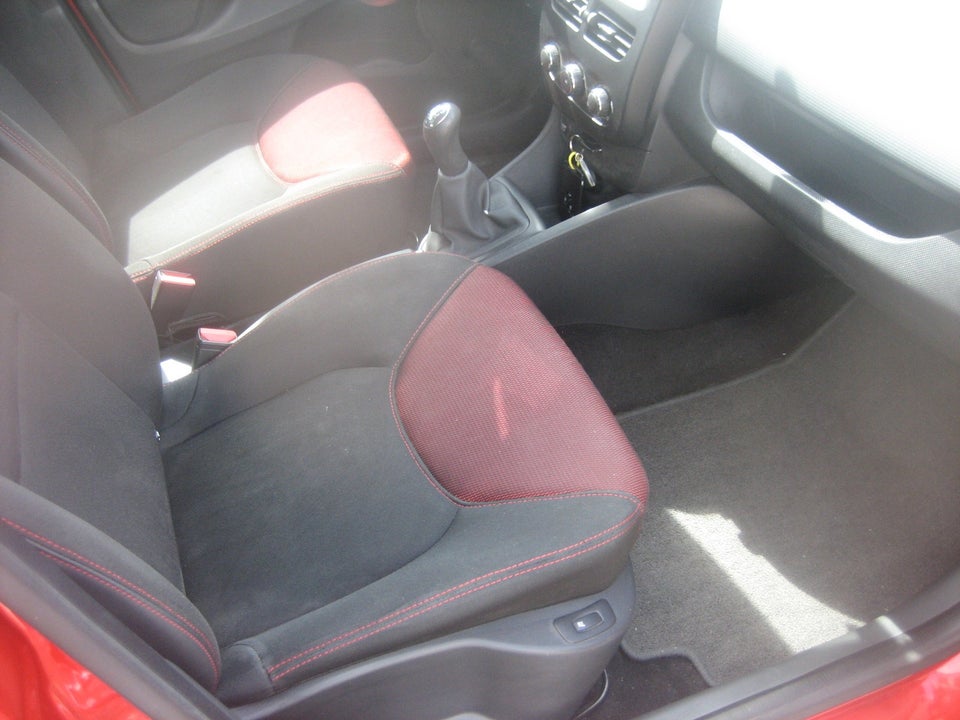 Renault Clio IV 1,2 16V Authentique 5d