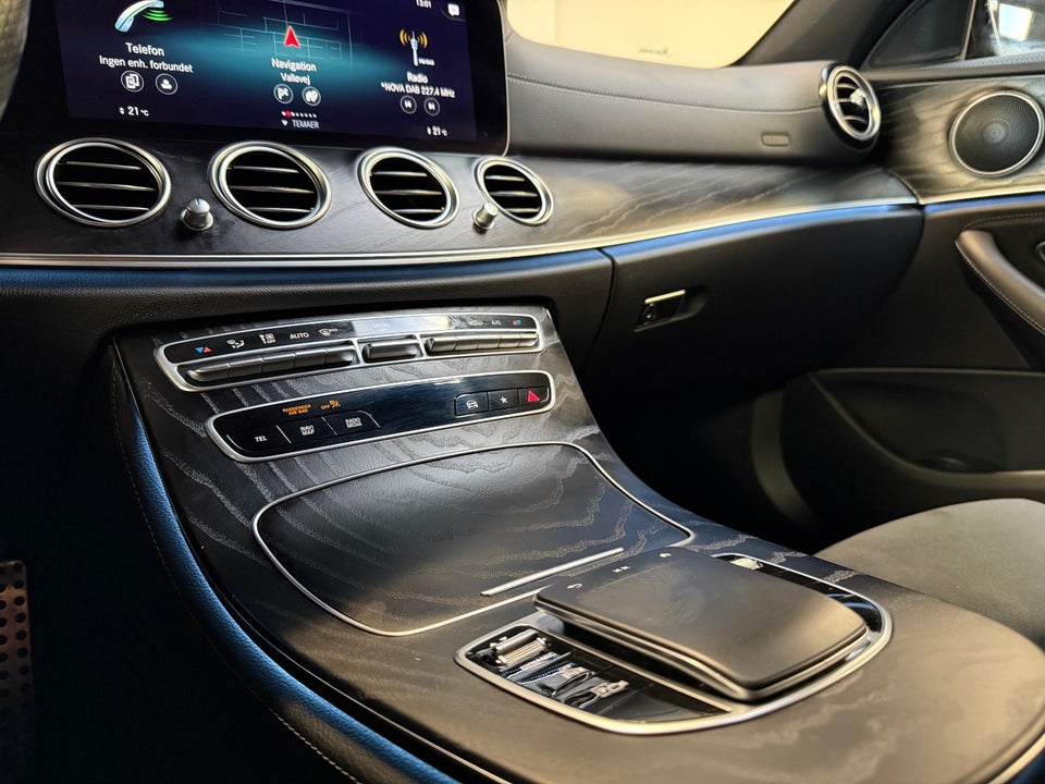 Mercedes E300 de 2,0 AMG Line stc. aut. 4Matic 5d