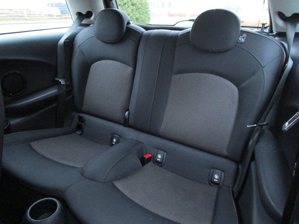 MINI Cooper 1,5 Essential 3d