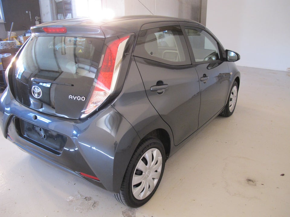 Toyota Aygo 1,0 VVT-i x-play x-touch 5d